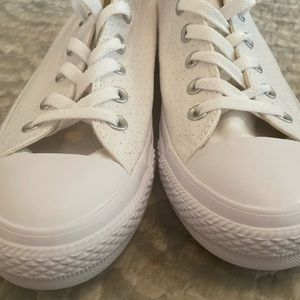 CUSTOM✨✨White on White Converse AllStars